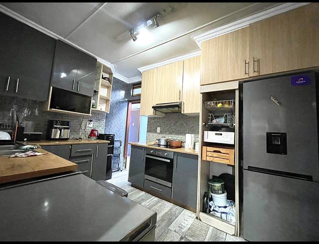 4 BEDROOM HOUSE FOR SALE IN MOBENI HEIGHTS